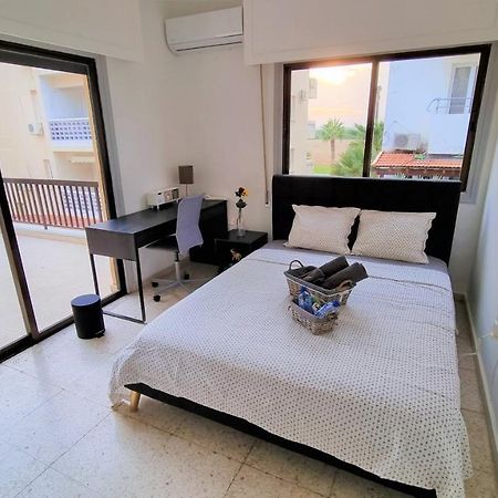 Cozy Beach Apt / 100 Mbit+ Netflix / Near Airport ラルナカ エクステリア 写真