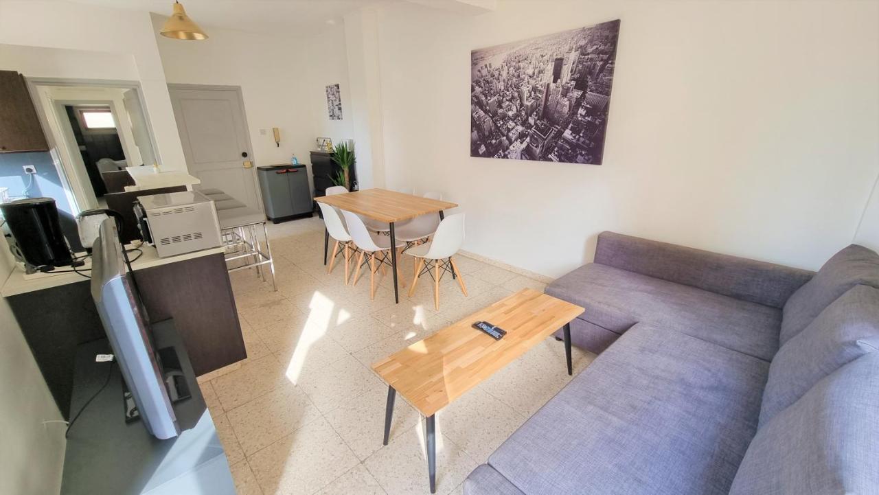 Cozy Beach Apt / 100 Mbit+ Netflix / Near Airport ラルナカ エクステリア 写真
