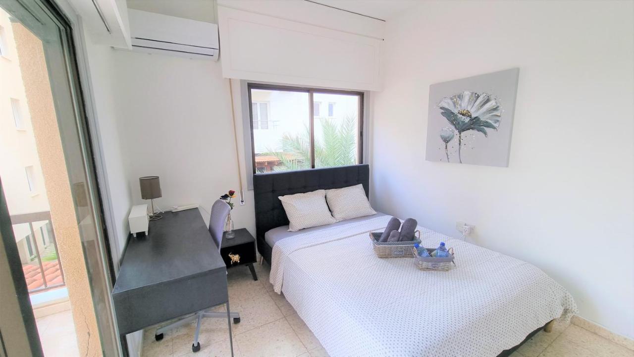 Cozy Beach Apt / 100 Mbit+ Netflix / Near Airport ラルナカ エクステリア 写真