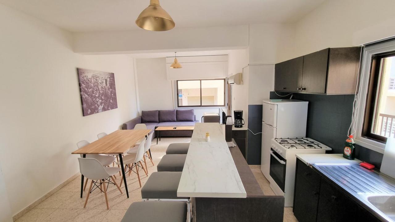 Cozy Beach Apt / 100 Mbit+ Netflix / Near Airport ラルナカ エクステリア 写真