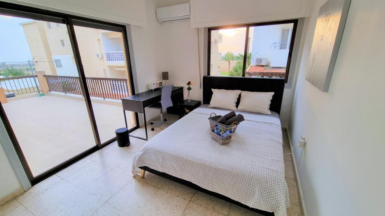 Cozy Beach Apt / 100 Mbit+ Netflix / Near Airport ラルナカ エクステリア 写真