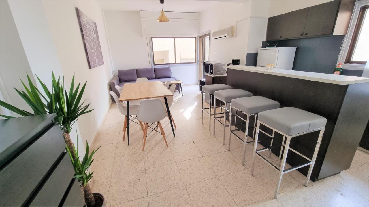 Cozy Beach Apt / 100 Mbit+ Netflix / Near Airport ラルナカ エクステリア 写真
