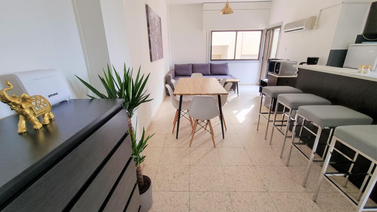 Cozy Beach Apt / 100 Mbit+ Netflix / Near Airport ラルナカ エクステリア 写真