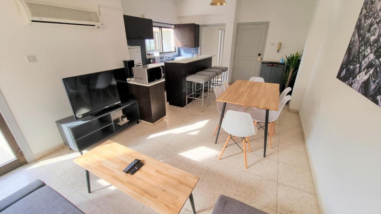 Cozy Beach Apt / 100 Mbit+ Netflix / Near Airport ラルナカ エクステリア 写真